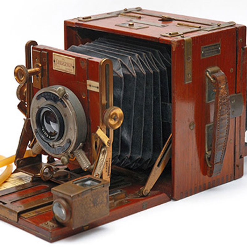 Sanderson Tropical ½ Plate Hand and Stand Camera circa 1905 - click to enlarge.
