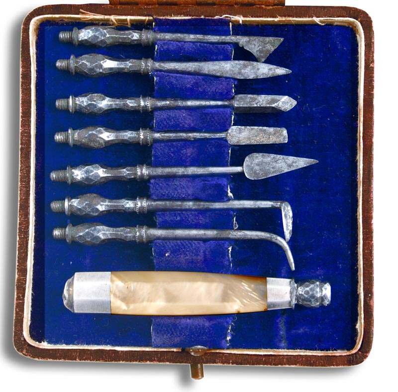 Pocket Dental Descaling Set Circa 1790 - click to enlarge.